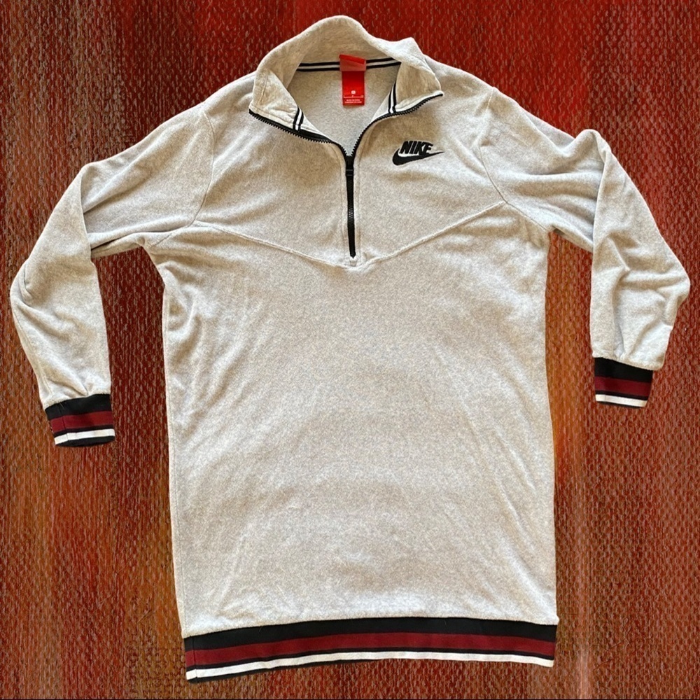 NIKE Women’s Sweatshirt